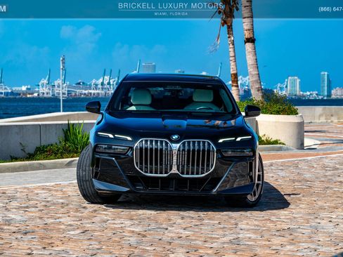 Used 2024 BMW 760i xDrive AWD/4WD image 2