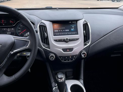 Used 2018 Chevrolet Cruze LS image 7