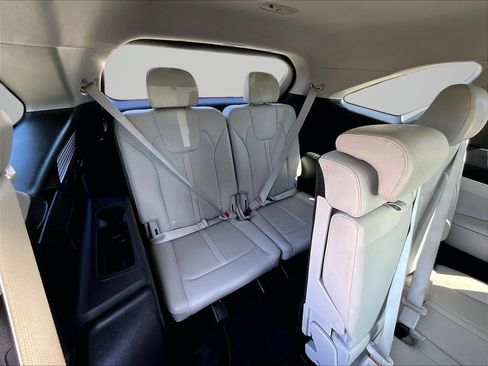 Used 2023 Kia Sorento S FWD image 29