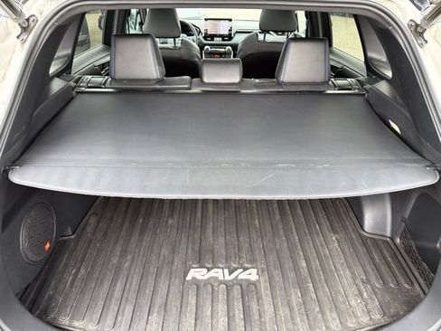 Used 2022 Toyota RAV4 XSE AWD/4WD image 18