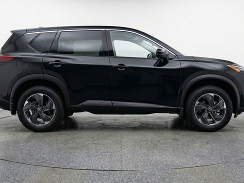 Used 2025 Nissan Rogue SV image 11