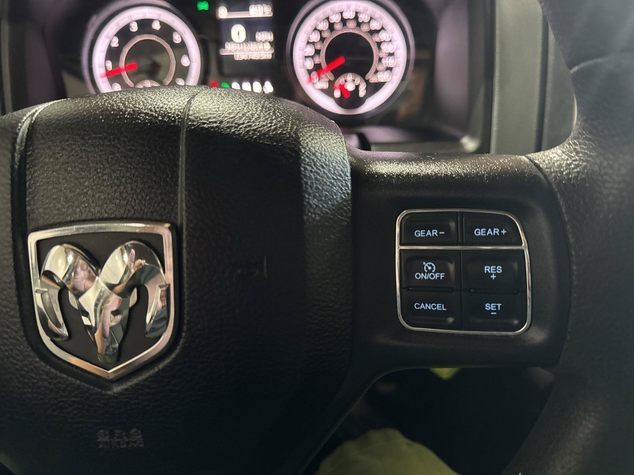 Used 2018 RAM 1500 Classic SLT AWD/4WD image 14