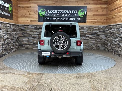 Used 2023 Jeep Wrangler Unlimited Sahara w/ Cold Weather Group AWD/4WD image 8