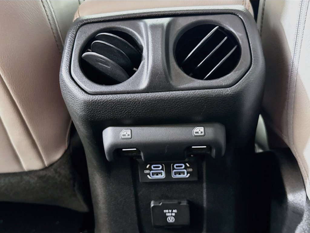 Used 2023 Jeep Wrangler Unlimited Sahara AWD/4WD image 30