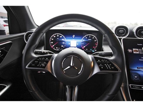 Used 2025 Mercedes-Benz GLC 300 image 16