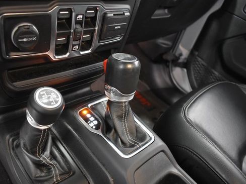 Used 2022 Jeep Wrangler Unlimited Sahara w/ Cold Weather Group image 19