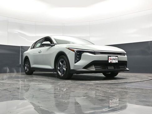 Used 2025 Kia K4 FWD image 51