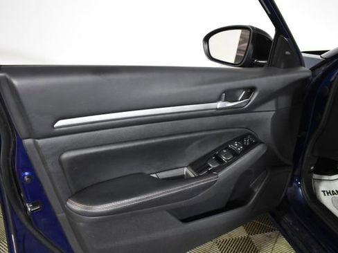 Used 2024 Nissan Altima 2.5 SR w/ SR Premium Package FWD image 7