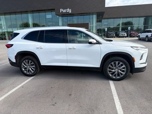 Used 2025 Buick Enclave Preferred AWD/4WD image 4