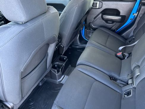 Used 2021 Jeep Gladiator Sport image 4