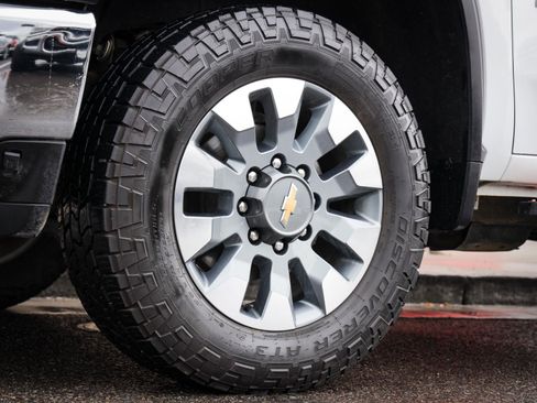 Used 2023 Chevrolet Silverado 2500 LT image 11