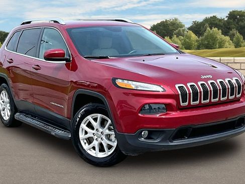 Used 2016 Jeep Cherokee Latitude w/ Comfort/Convenience Group AWD/4WD image 2