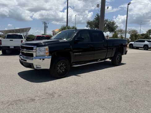 Used 2009 Chevrolet Silverado 2500 LTZ w/ Safety Package AWD/4WD image 12