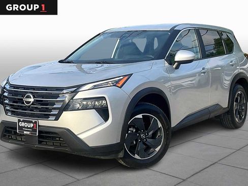 Used 2025 Nissan Rogue SV image 1