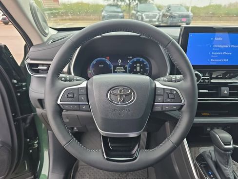 Used 2025 Toyota Highlander Limited image 17