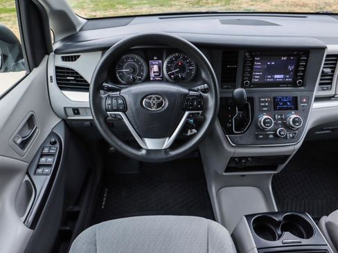 Used 2019 Toyota Sienna LE image 22