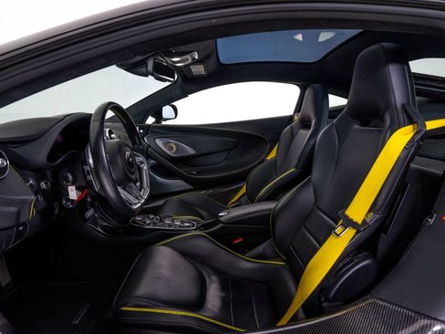 Used 2022 McLaren GT RWD image 19