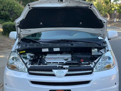 Used 2005 Toyota Sienna XLE Limited FWD image 10