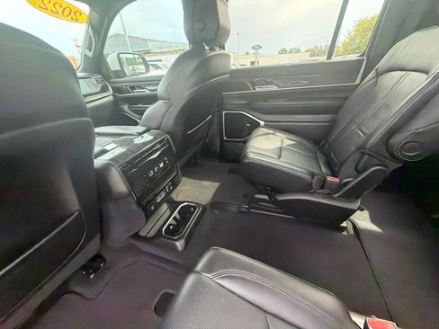 Used 2022 Jeep Wagoneer Series III w/ Premium Group I RWD image 24