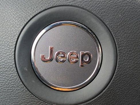 Used 2021 Jeep Grand Cherokee Laredo X image 5