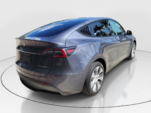 Used 2023 Tesla Model Y Long Range AWD/4WD image 6