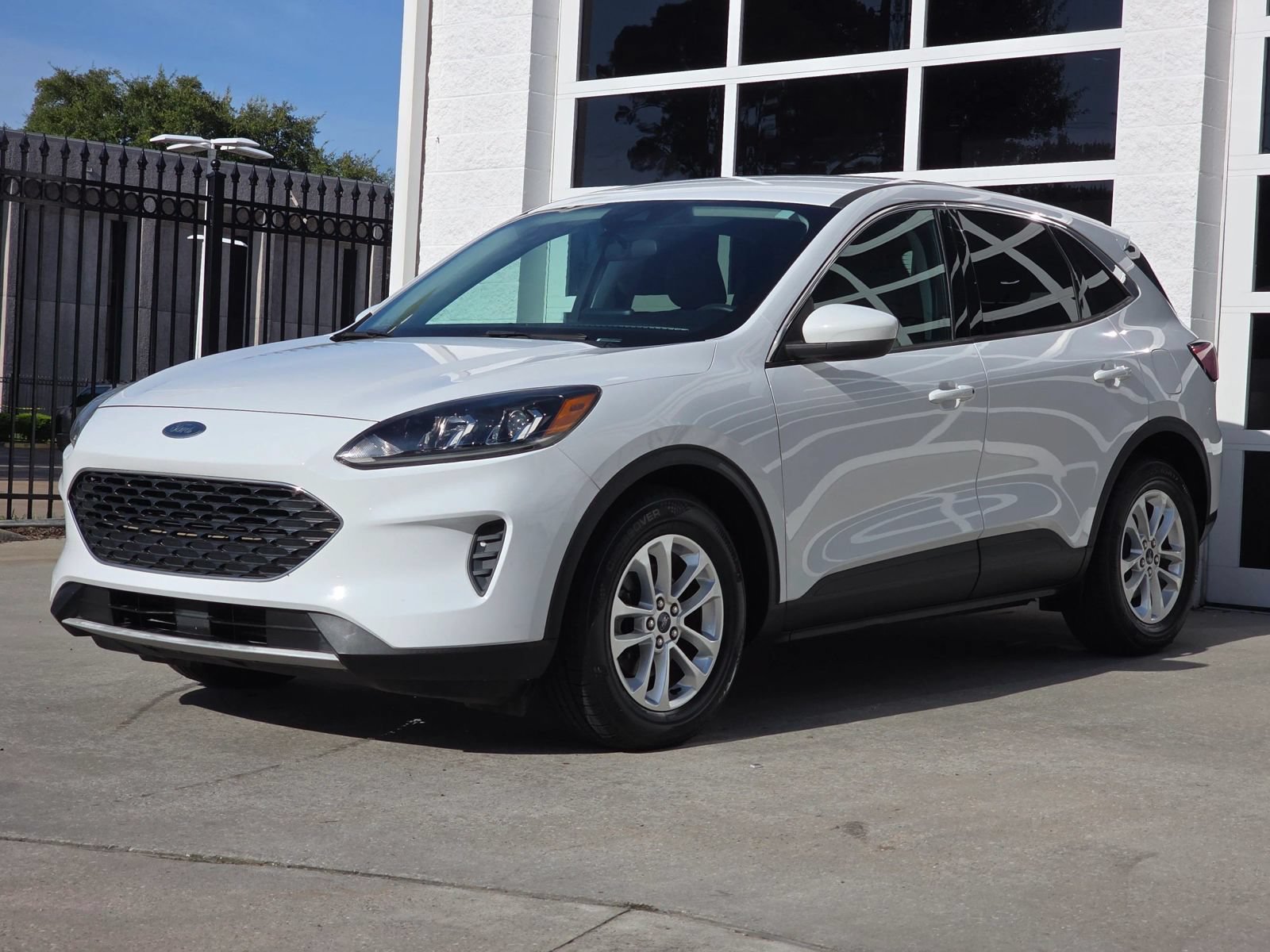 Used 2021 Ford Escape SE FWD image 9