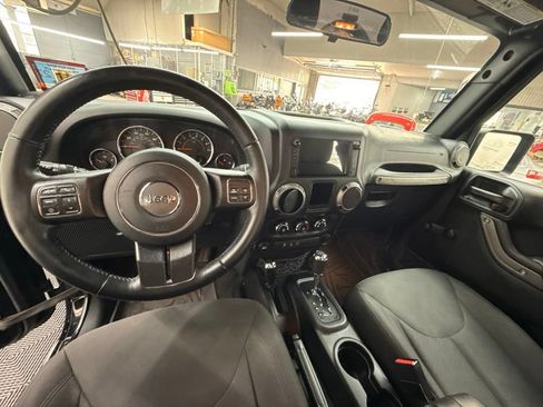 Used 2016 Jeep Wrangler Unlimited Sport w/ Connectivity Group AWD/4WD image 14