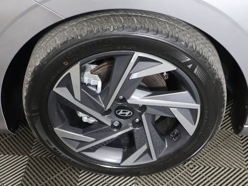 Used 2025 Hyundai Elantra Sport FWD image 15
