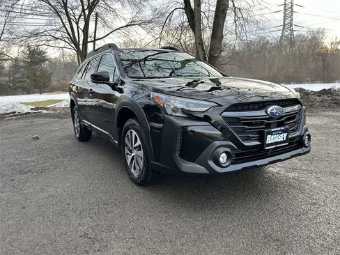 Certified 2025 Subaru Outback Premium image 2