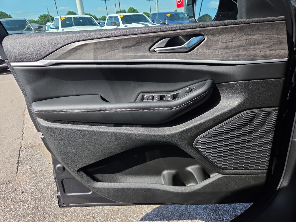 New 2026 Jeep Grand Cherokee Altitude RWD image 9
