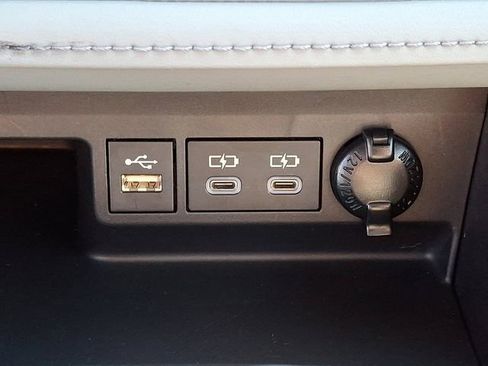 Used 2023 Toyota Highlander XLE image 28