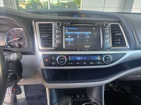 Used 2016 Toyota Highlander Plus AWD/4WD image 29