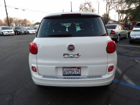 Used 2014 FIAT 500L Easy w/ Popular Equipment Group FWD image 10