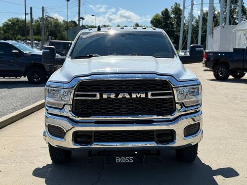 Used 2024 RAM 3500 Tradesman w/ Chrome Appearance Group AWD/4WD image 3
