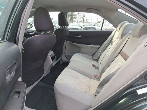 Used 2013 Toyota Camry LE image 17