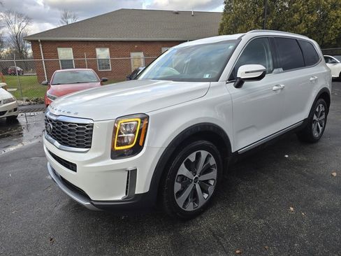 Used 2021 Kia Telluride EX w/ EX Premium Package image 3