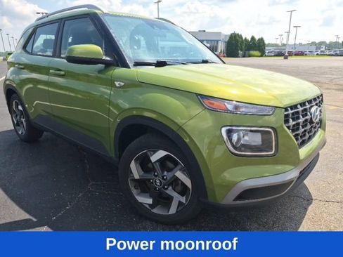 Used 2022 Hyundai Venue SEL FWD image 3