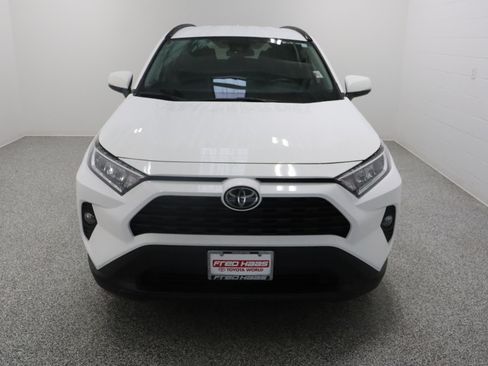Used 2021 Toyota RAV4 XLE FWD image 3