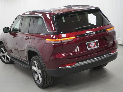 Certified 2025 Jeep Grand Cherokee Limited AWD/4WD image 12