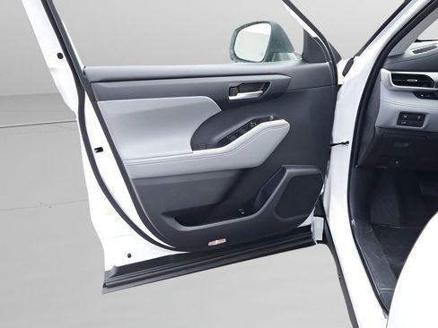 New 2026 Toyota Highlander XLE AWD/4WD image 7
