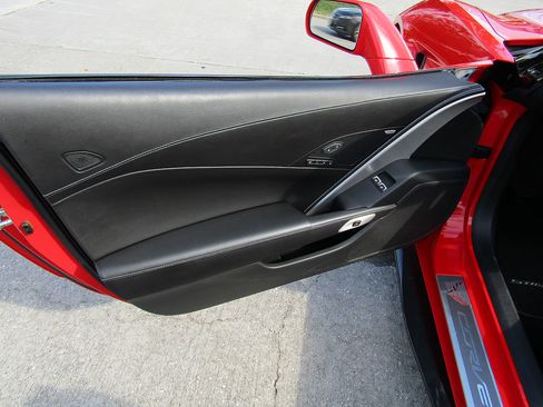 Used 2015 Chevrolet Corvette Stingray Convertible w/ 2LT Preferred Equipment Group RWD image 11