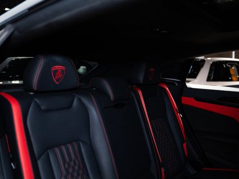 Used 2025 Lamborghini Urus SE AWD/4WD image 10