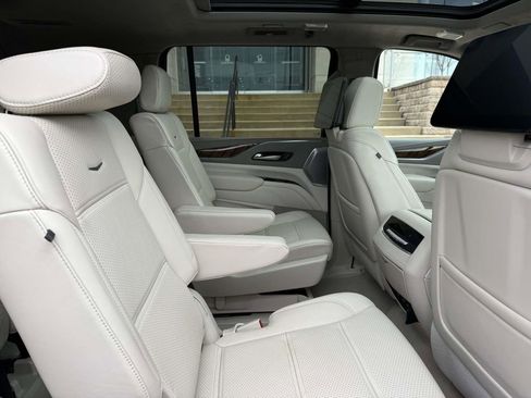 Certified 2024 Cadillac Escalade ESV Sport Platinum w/ LPO, ONYX Package image 17