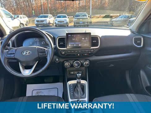 Used 2024 Hyundai Venue SEL image 16
