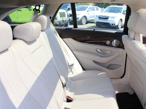 Used 2017 Mercedes-Benz E 400 4MATIC Wagon image 20