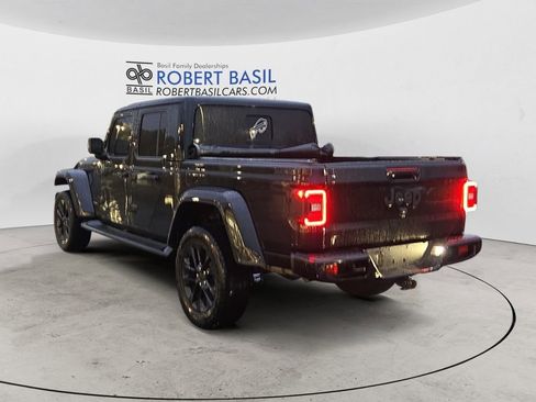 Used 2022 Jeep Gladiator Overland image 3