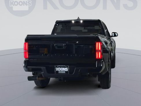 Used 2025 Toyota Tacoma SR5 AWD/4WD image 10