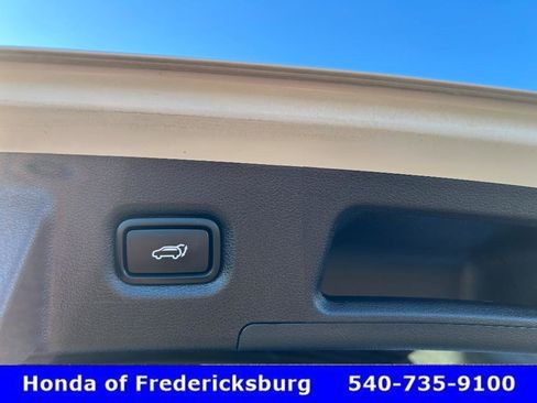 Used 2023 Hyundai Santa Fe SEL w/ Premium Package image 12