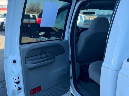 Used 2003 Ford F350 XLT image 12
