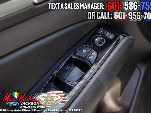 Used 2025 Nissan Altima 2.5 SR FWD image 12